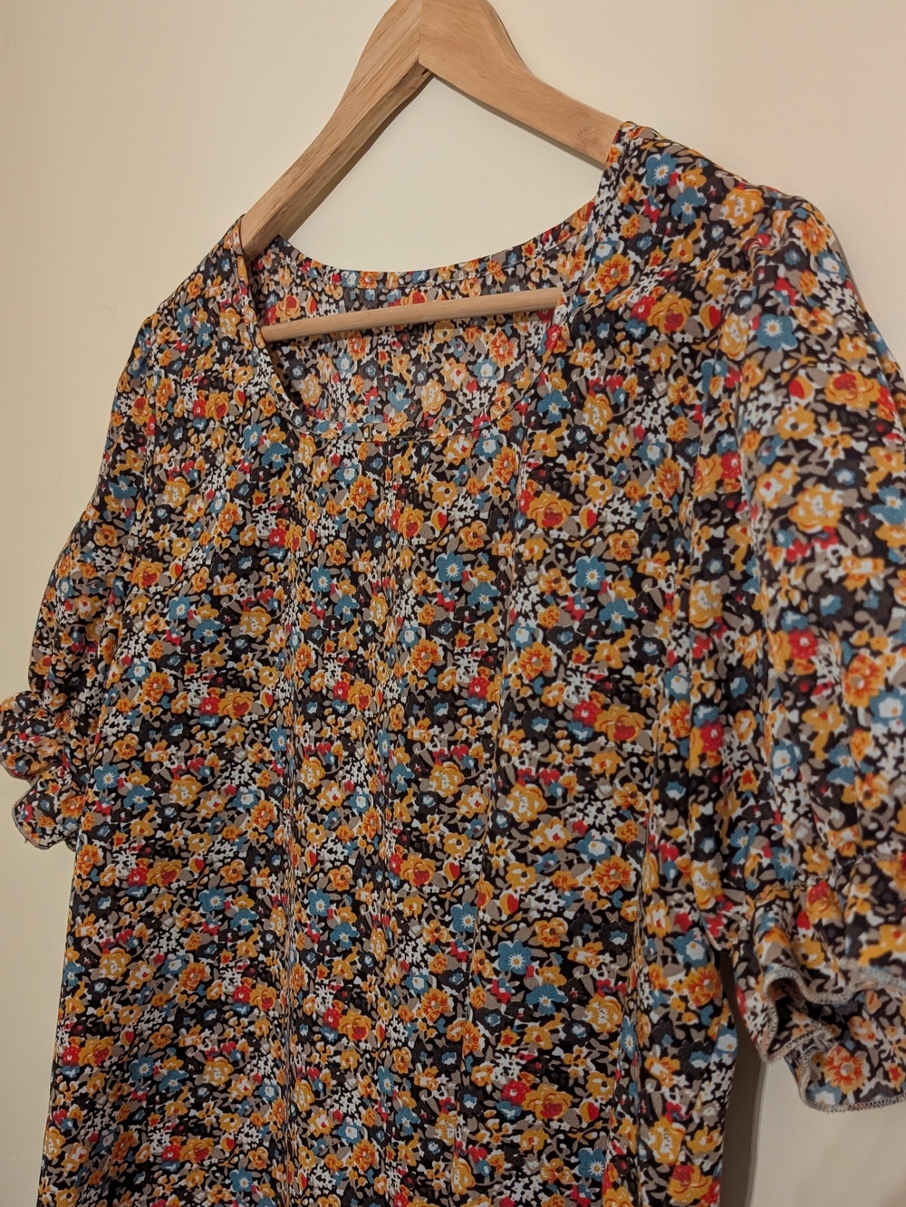 Women’s Floral Puff Sleeve Top - Size L